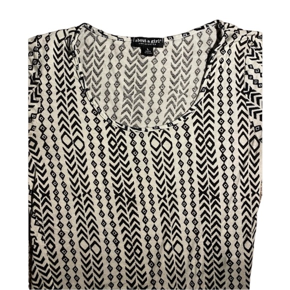 Women’s Tribal Crop Top-LARGE - Picture 3 of 6
